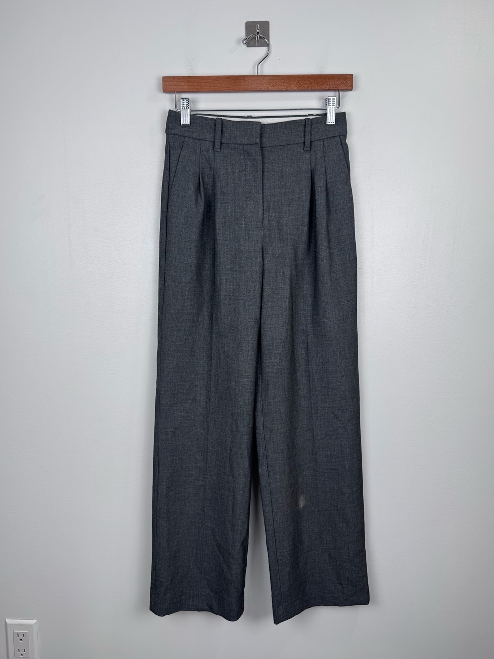 Aritzia Women Effortless Grey Pant Size 0 Short